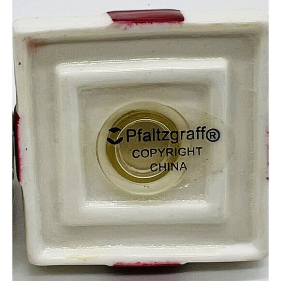 Pfaltzgraff Winterberry Christmas 4 Mini Salt Pepper Shaker Sets 8 Pieces - Picture 4 of 6